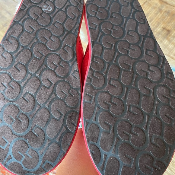 New UGG Slippers - Picture 2 of 3